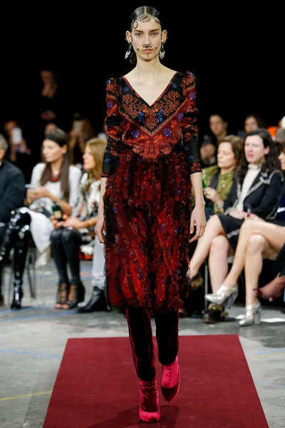 Look 10